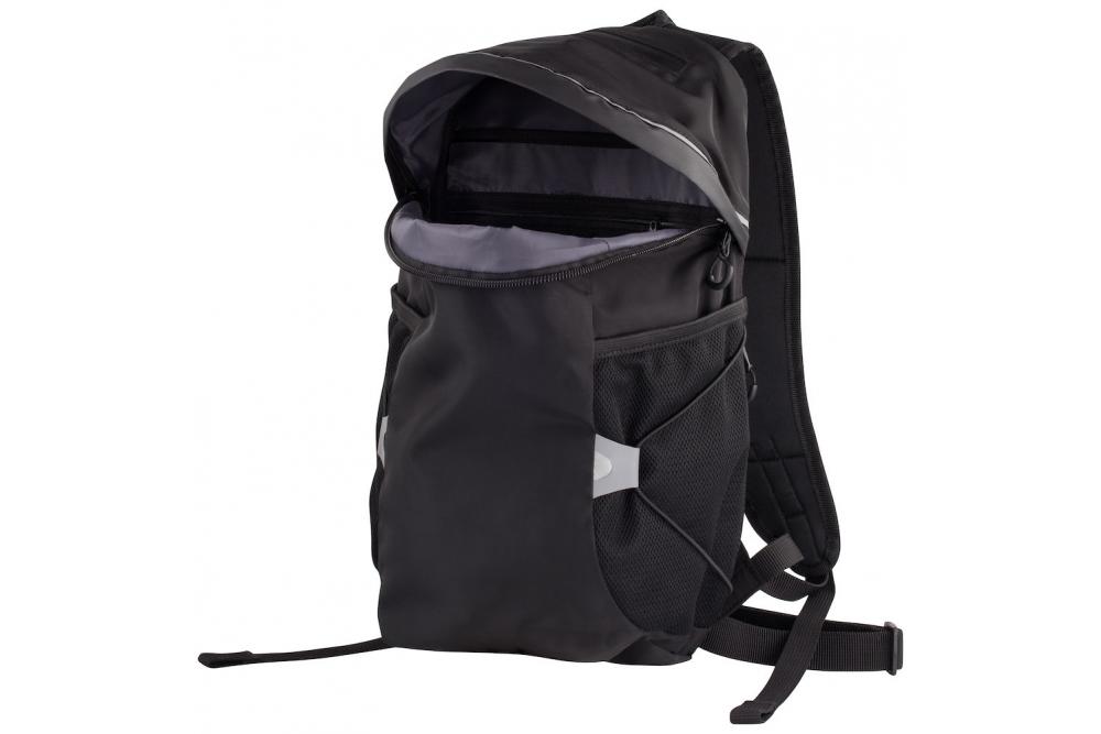 040242 99 DayBackpack Black closeup1