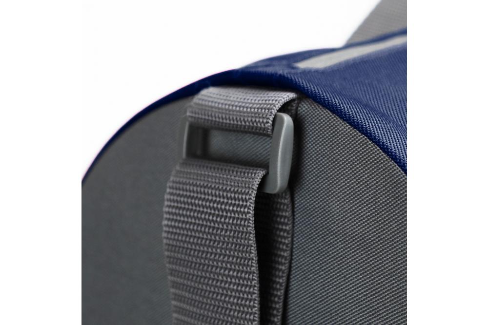 1582004 853 sportbag navy closeup