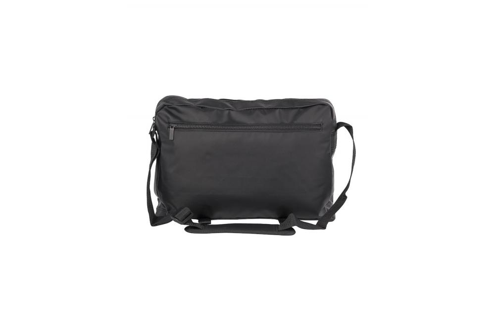 158343 990 Water Shoulderbag front C